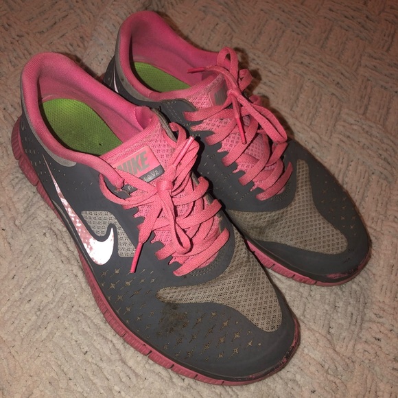 Nike Free 4.0 V2 Womens Running Shoes Grey/Pink - Picture 2 of 5